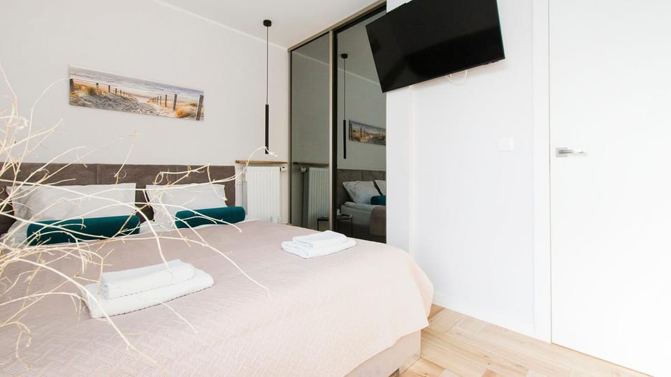 Bedroom, towels