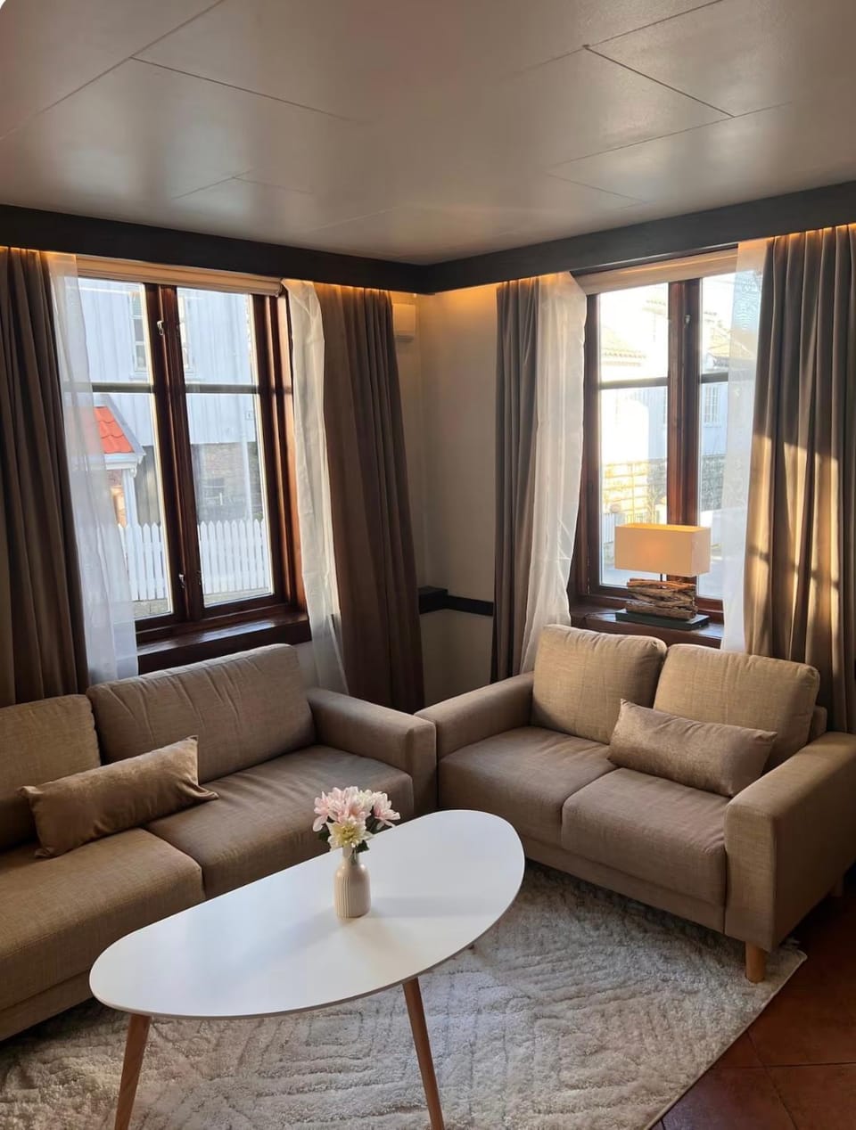 Living room, Seating area