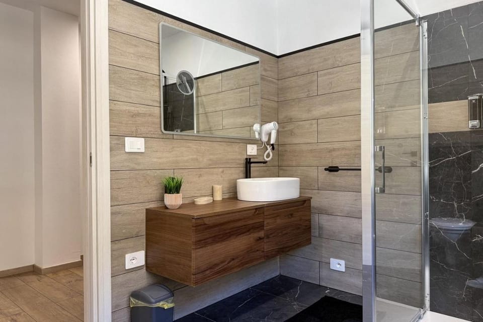Shower, Bathroom, towels