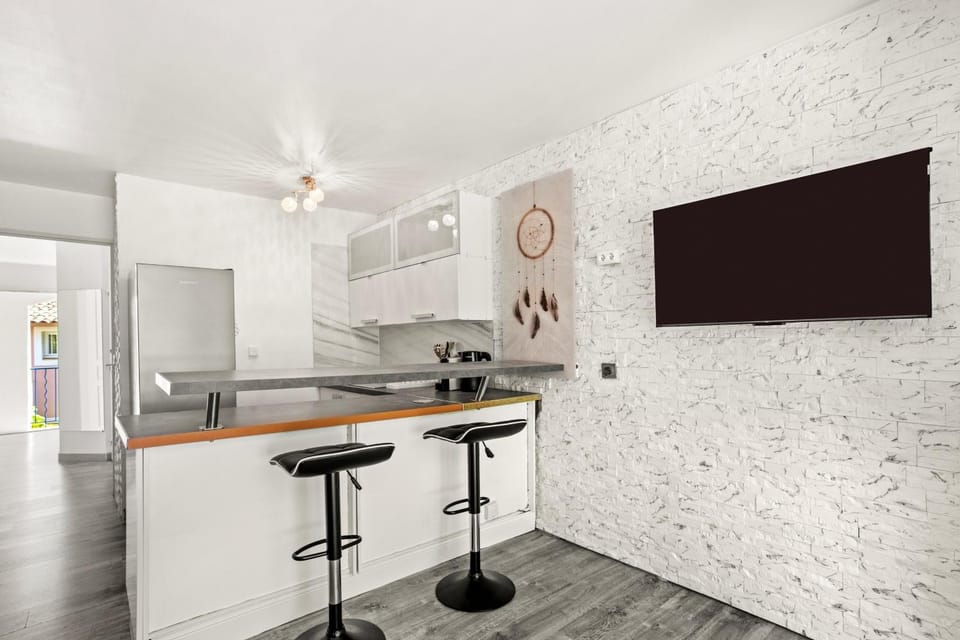 Kitchen or kitchenette, Living room