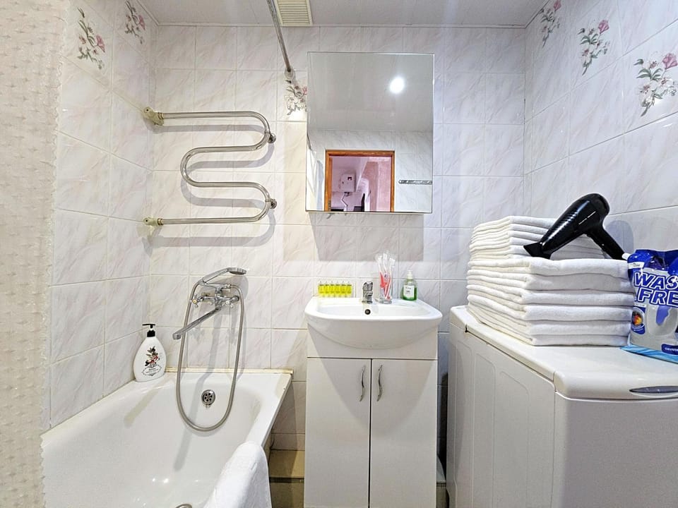 Bathroom, Bath, hair dryier, towels, washing machine, dryer