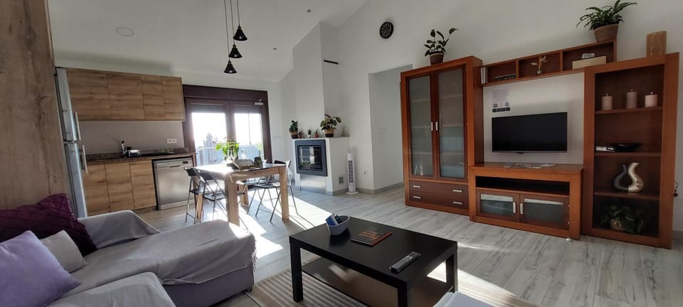 TV and multimedia, Kitchen or kitchenette, Living room, Seating area, Dining area