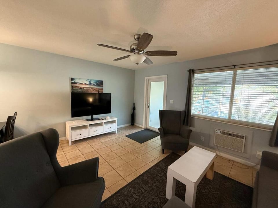 Cozy Haven Oasis Pool Los Olas Wilton Manors House in Wilton Manors