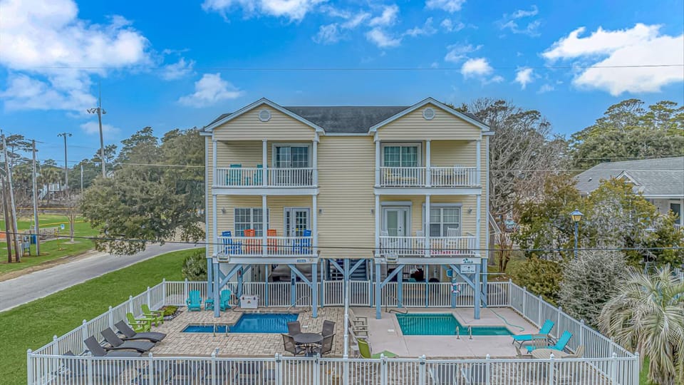 Property building, Day, Natural landscape, Bird's eye view, Summer, Balcony/Terrace, Swimming pool