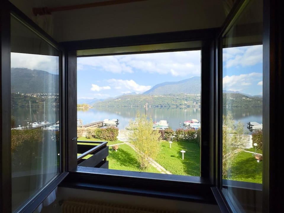 Lake view, 2-Room Apartment with Garden Apartment in Trentino-South Tyrol