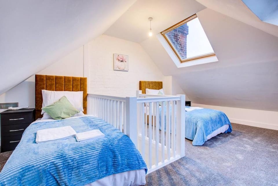 Spacious 3-Bed House in Egham House in Egham