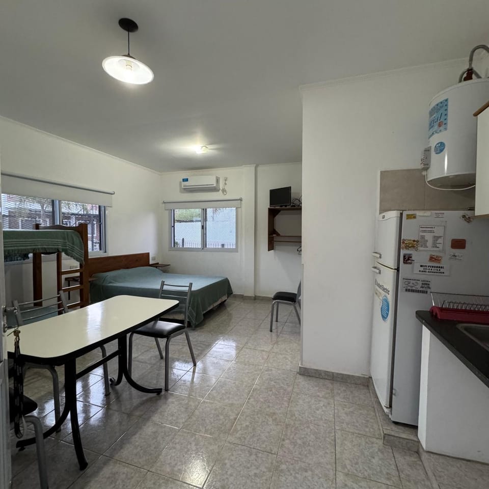 Kitchen or kitchenette, Dining area, dishwasher, minibar, oven, pet friendly, stove