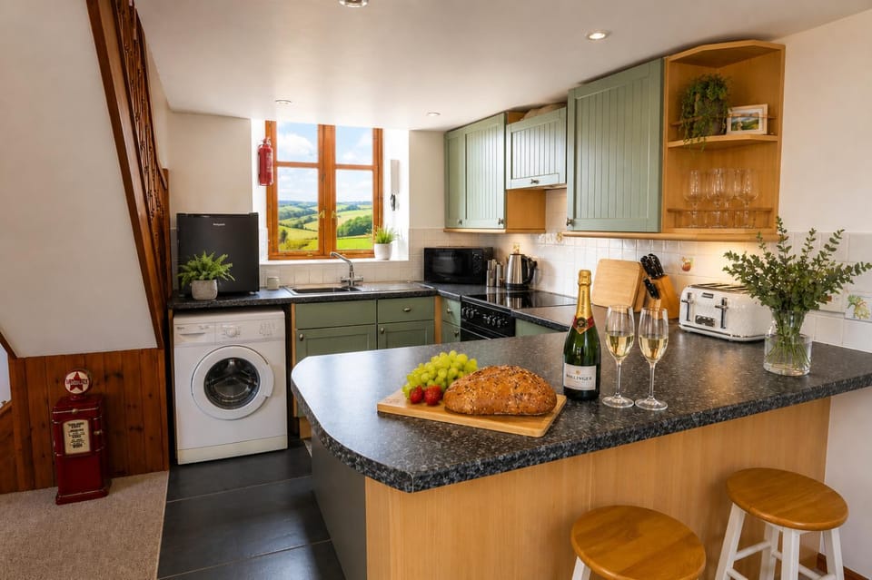 Seating area, microwave, pet friendly, toaster, washing machine, kitchen