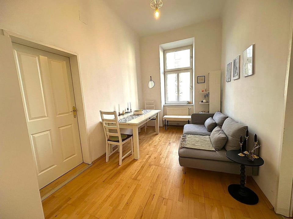 Modern 2-Bedroom Apartment with Living Room, 15 Minutes to Vienna City Center by Metro Apartment in Austria