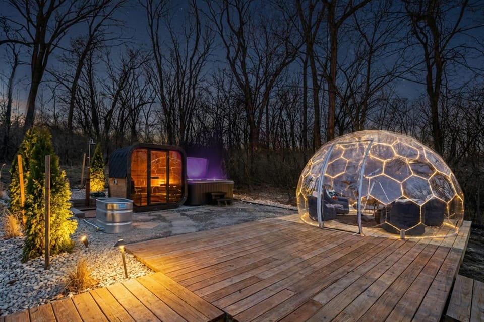 Sleeps 21! 6 Acres-Hot Tub-Sauna-Pickleball-Downtown KC in 21 min! House in Kansas City