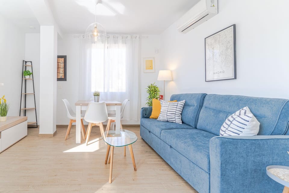 Living room, Dining area, air conditioner