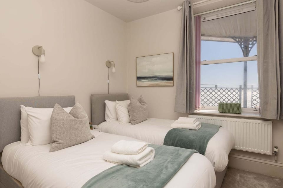 Seafront Apartment with Balcony & Panoramic Views Apartment in Bognor Regis