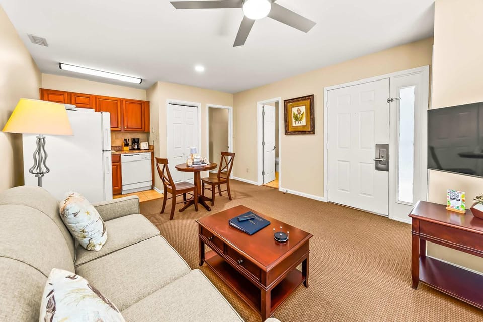 Cozy 1st floor condo with golf course view House in Fairfield Harbour