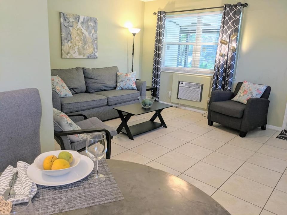 Cozy Serene Hideaway Heated Pool Wilton Manors House in Wilton Manors