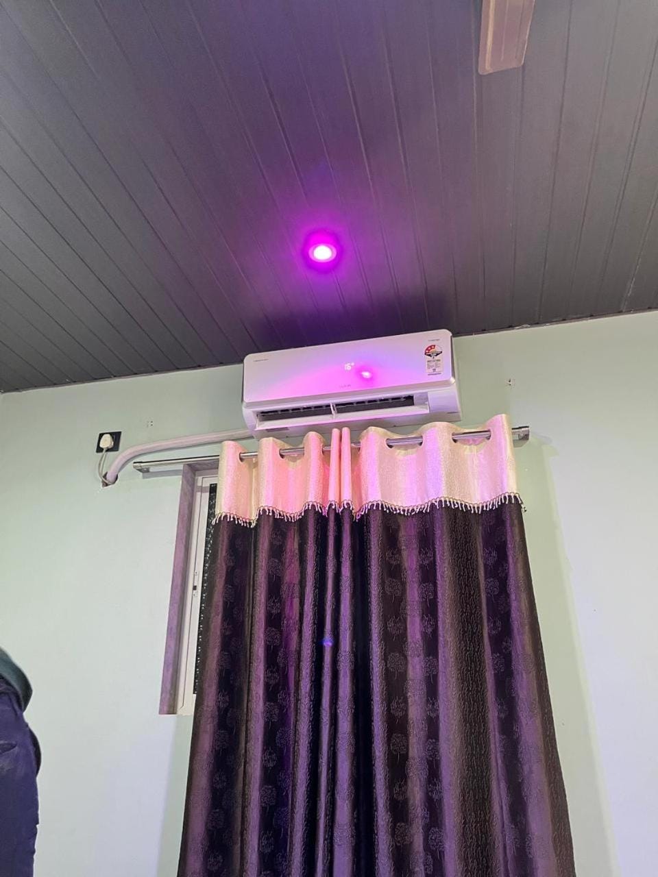 Bedroom, air conditioner