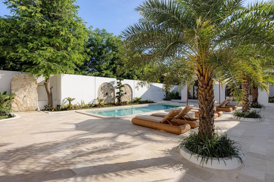 Day, Pool view, Swimming pool, sunbed