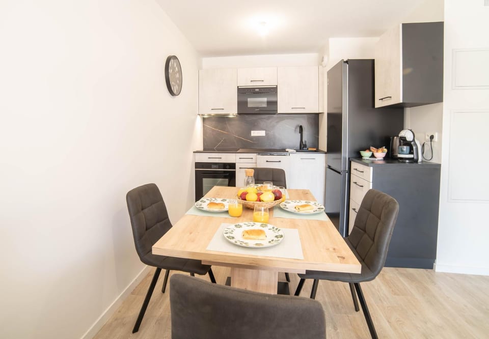 Dining area, kitchen