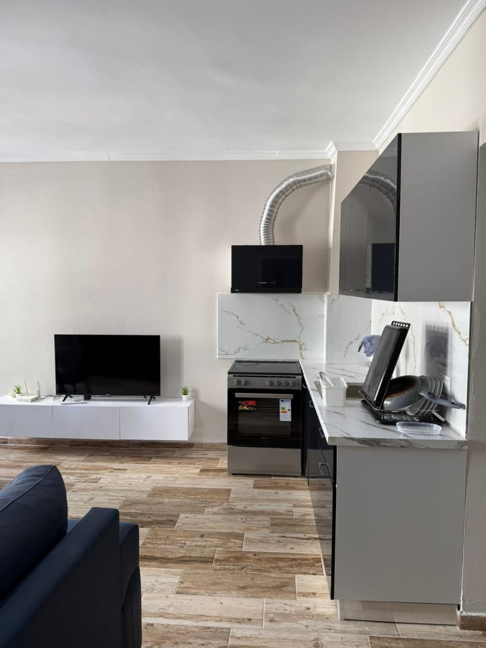 TV and multimedia, Kitchen or kitchenette, Living room, Seating area, minibar, oven, stove