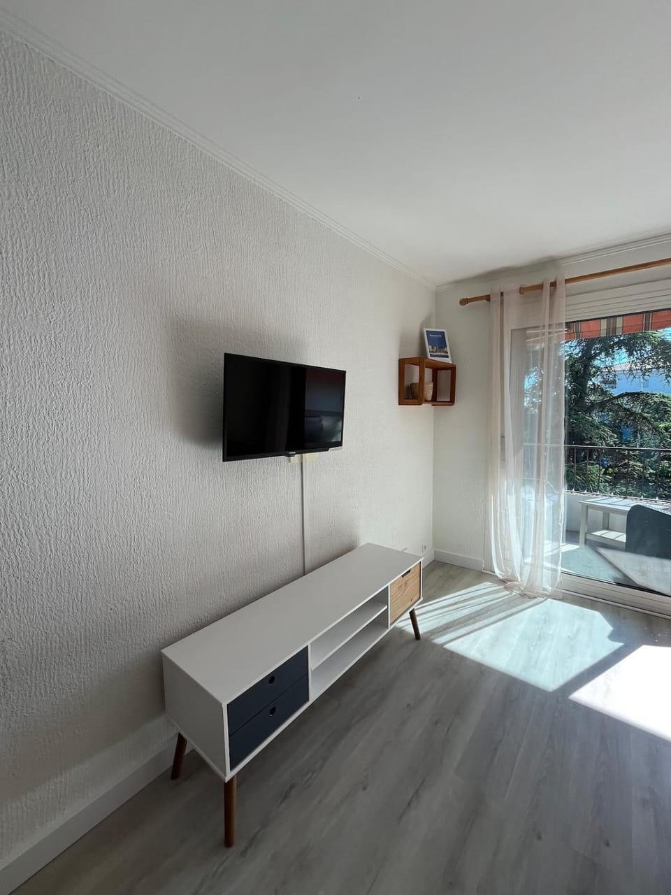 TV and multimedia, Living room, Bedroom