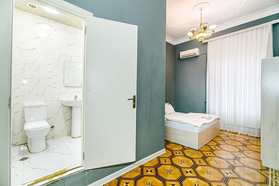 Shower, Toilet, Bathroom, Bath, bidet, towels