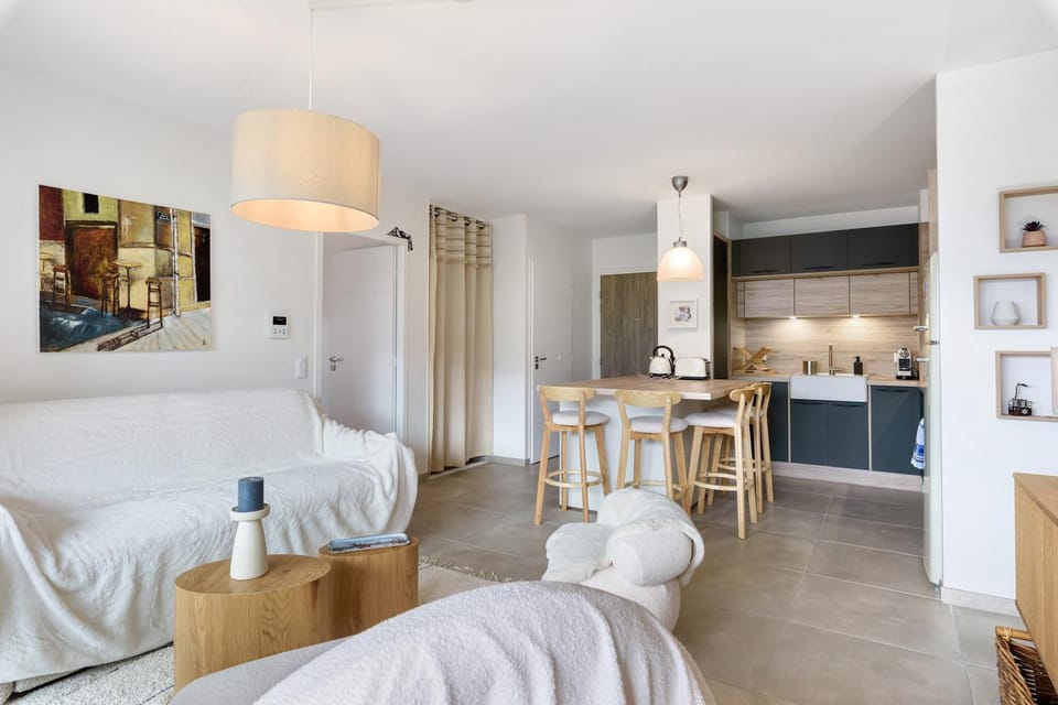 Living room, Bedroom