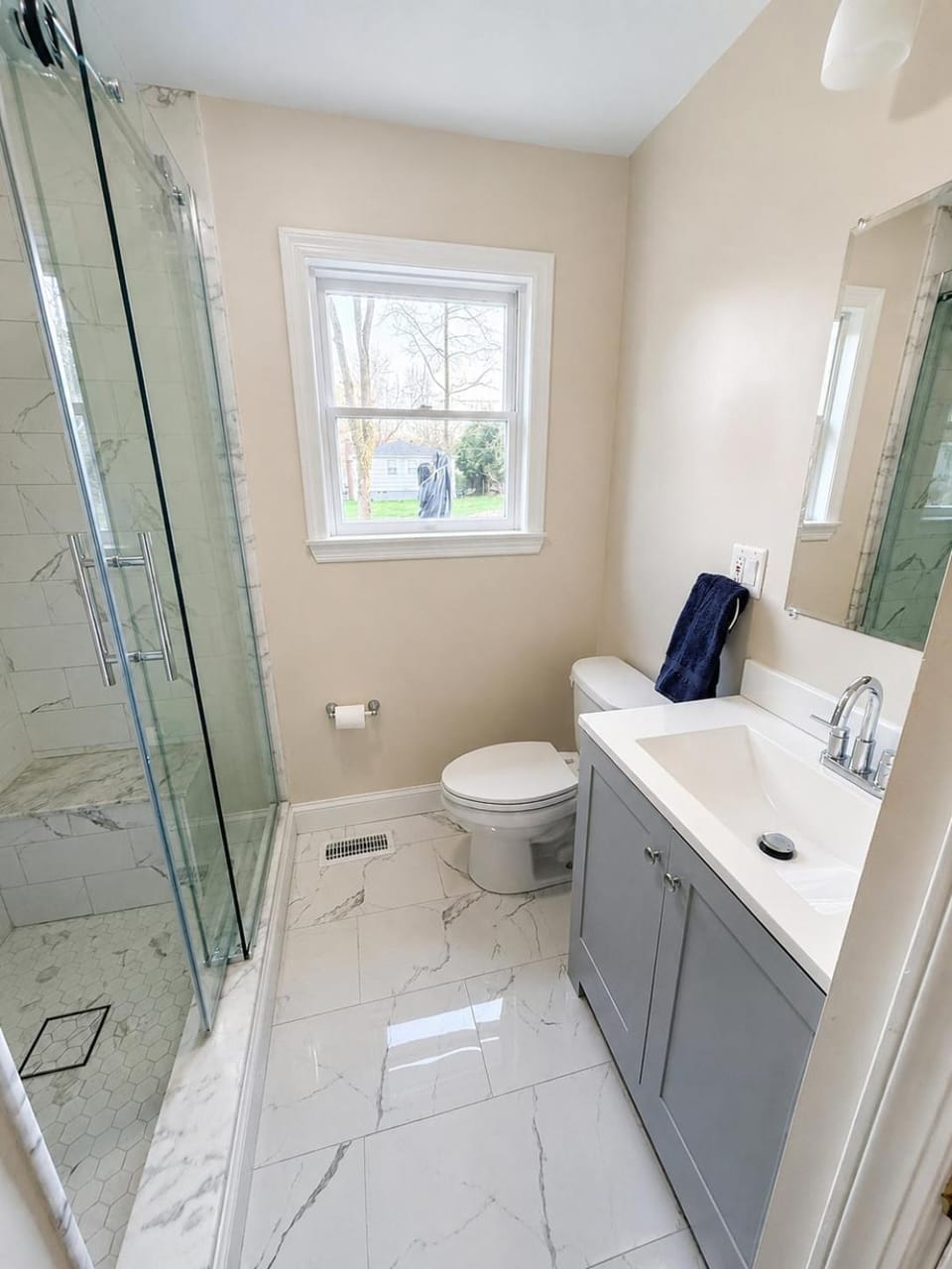 Cozy Private Queen Room 3 with Desk TV and WiFi near Yale Vacation rental in North Haven