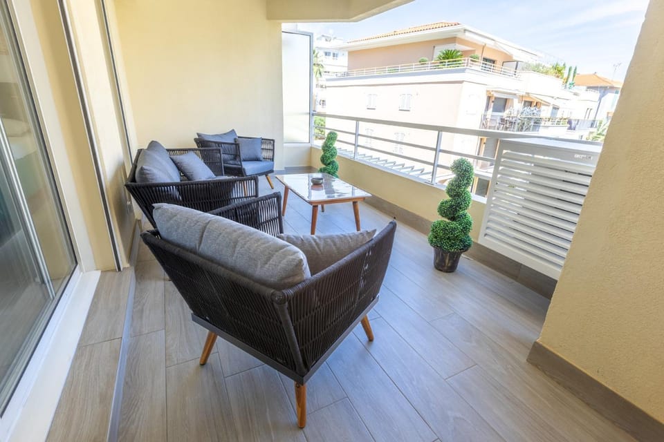 View (from property/room), Balcony/Terrace, Living room, Seating area