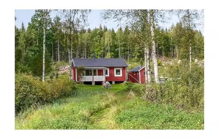 Live with nature, your own jetty, boat & sauna! House in Sweden