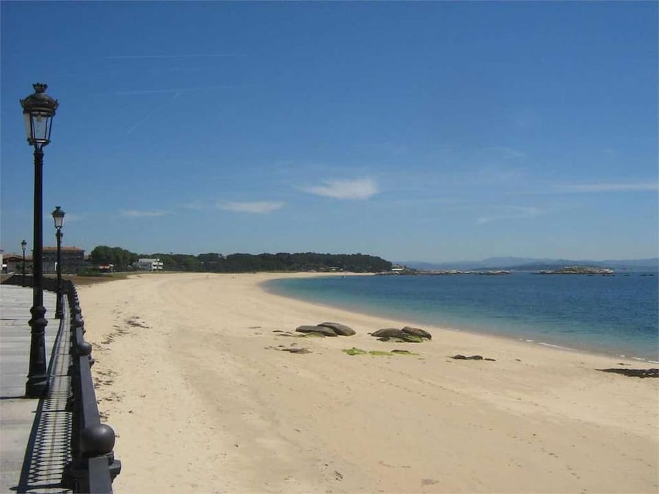 Amplio piso a 100m de la playa de Coroso,Ribeira by Cristian&Tamara"alquileres" Apartment in Galicia