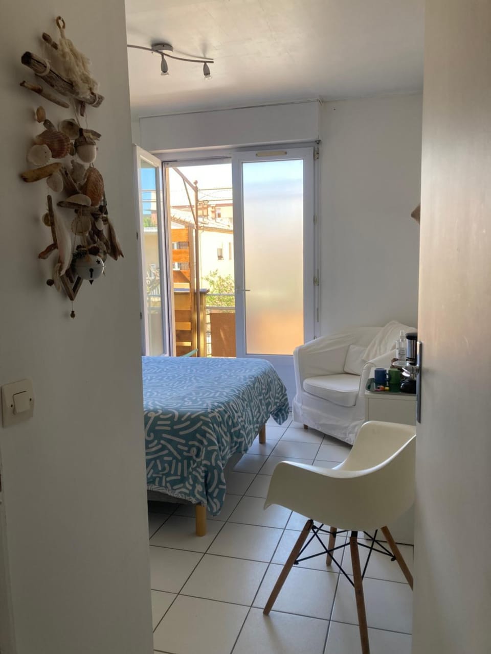 Bed, Balcony/Terrace, Photo of the whole room, Dining area, Bedroom, Quiet street view