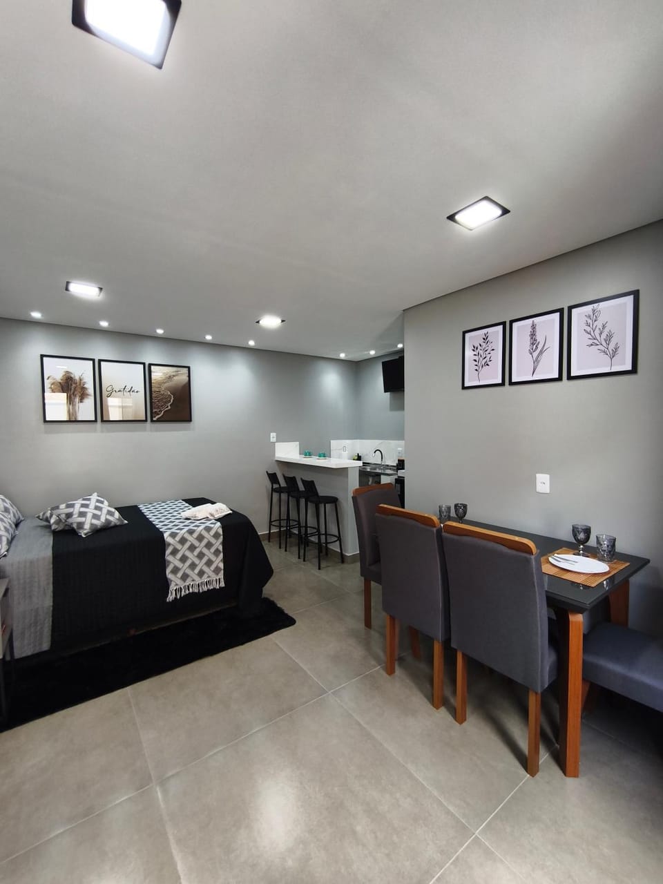 Micro casa 22m2 Localização estratégica Londrina House in Londrina