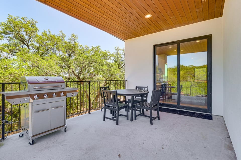 Walk to Lake Travis & Parks! Resort-Style Getaway House in Lago Vista