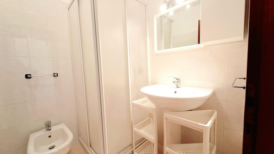 Shower, Bathroom, bidet