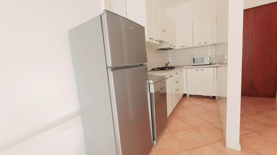 Kitchen or kitchenette, dishwasher, stove