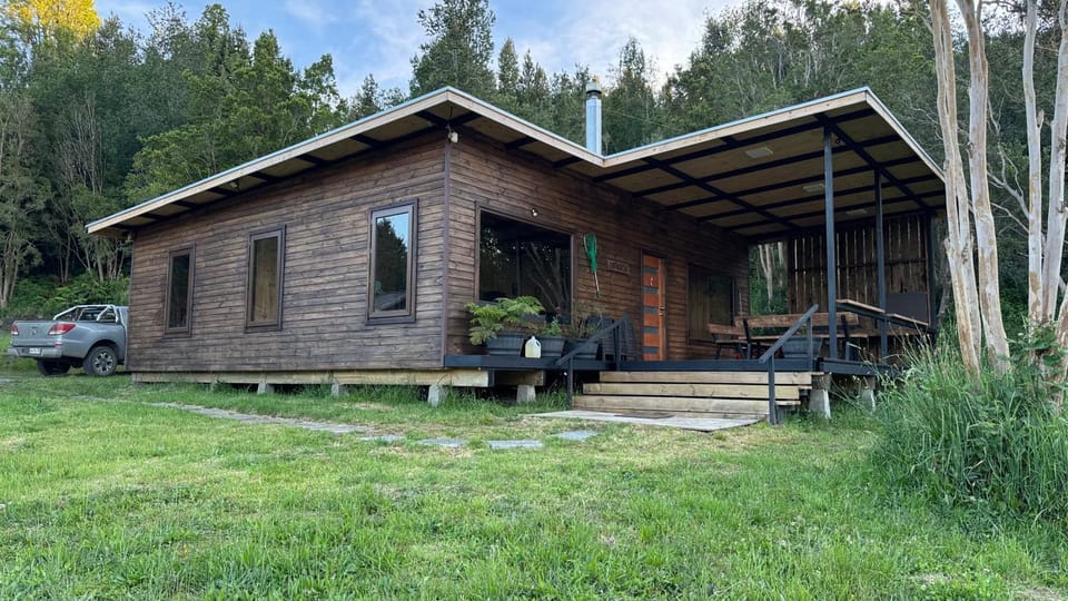 Amplia cabaña orilla lago Rupanco House in Los Lagos, Chile