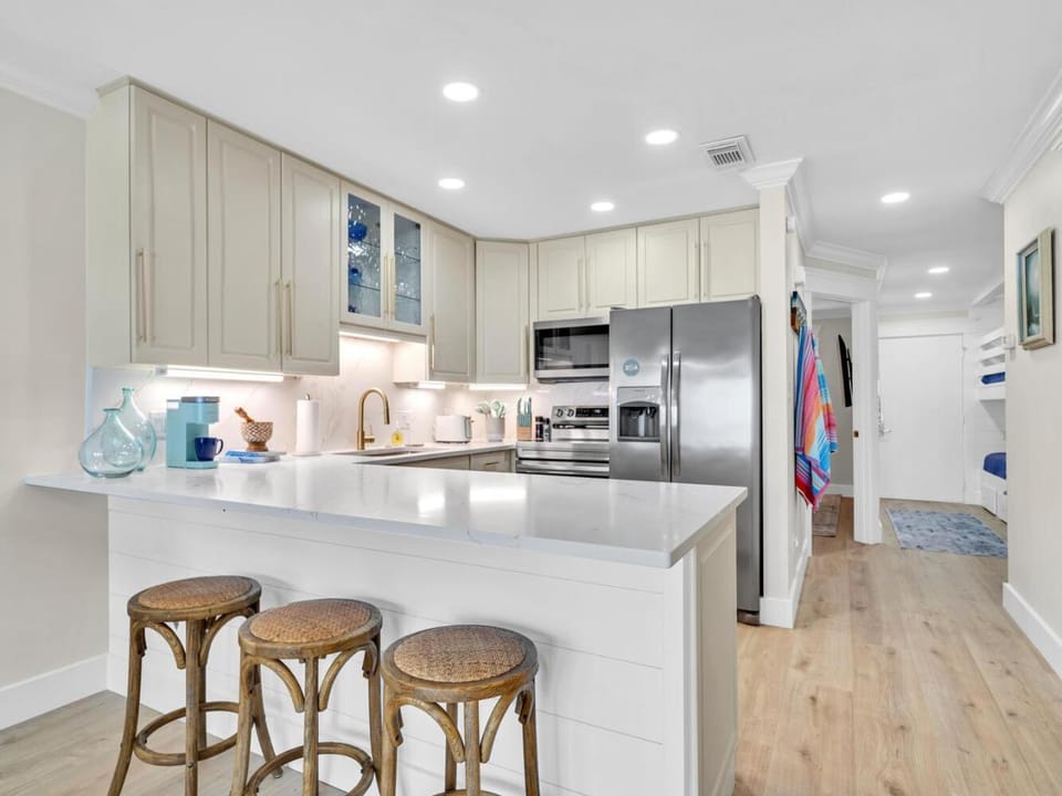 Kitchen or kitchenette, Seating area, furniture, microwave, kitchen