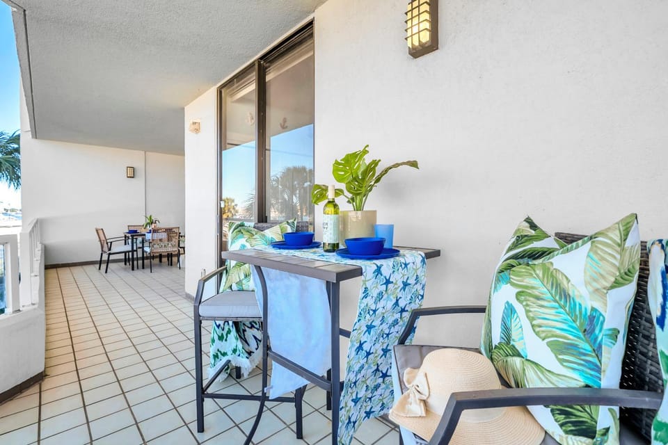Day, Balcony/Terrace, Seating area, furniture