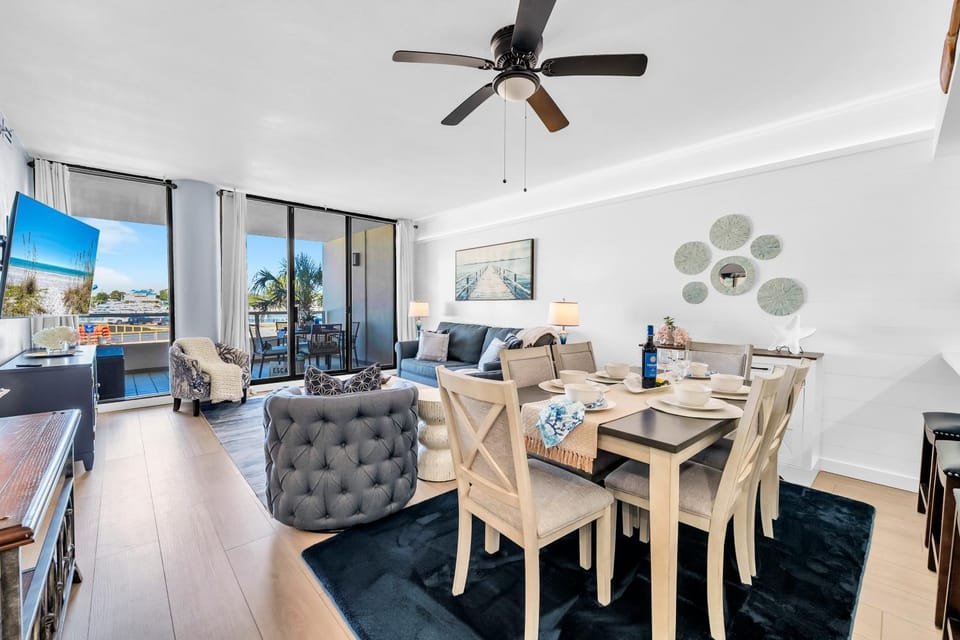 Day, Balcony/Terrace, Living room, Dining area, Sea view, furniture