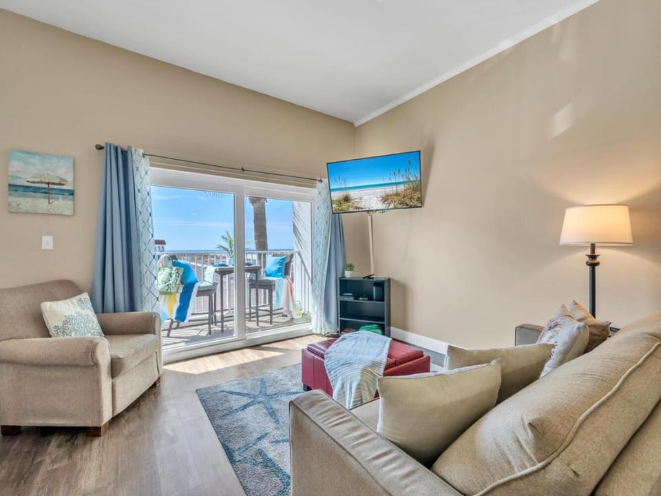 Day, TV and multimedia, Balcony/Terrace, Living room, Seating area, furniture