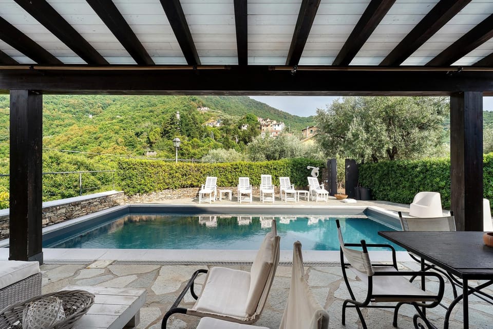 Villa Daphne Pool And Jacuzzi Villa in Liguria