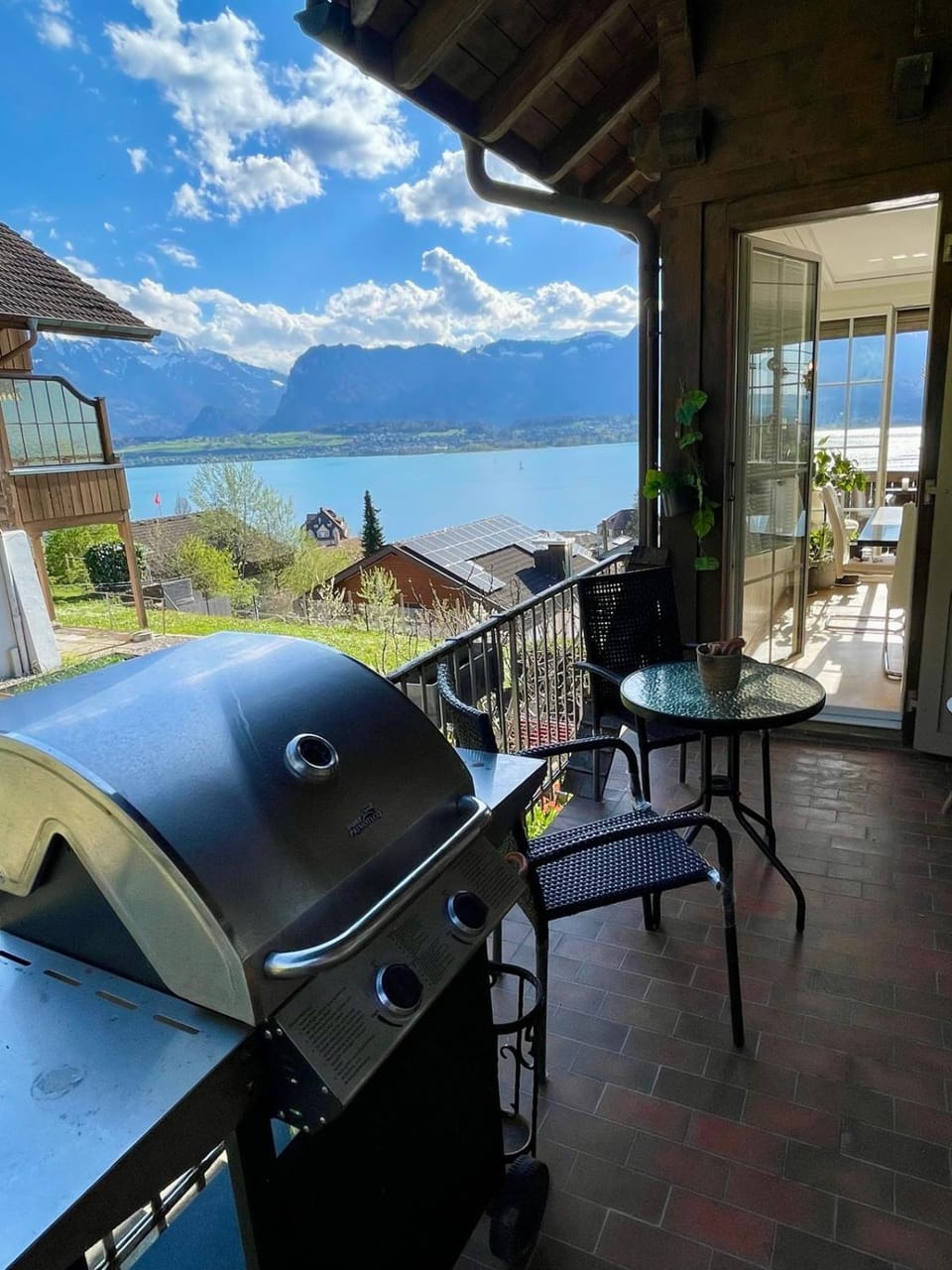 Day, BBQ facilities, Balcony/Terrace, Seating area, Lake view, Mountain view