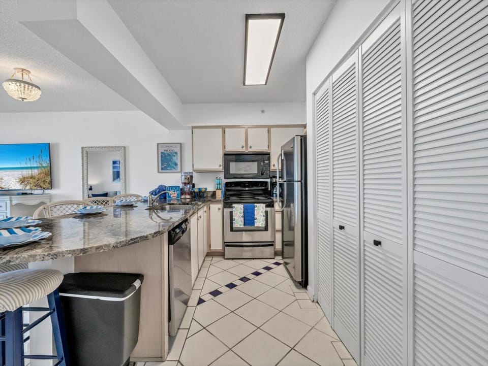 Emerald Towers West 2003 - Beachfront Blessings Apartment in Okaloosa Island