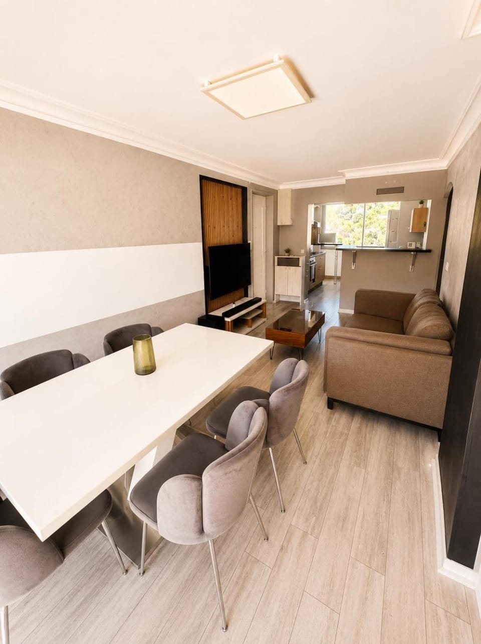 Charming, quiet two-bedroom apartment, parking, and beautiful view Apartment in Nice