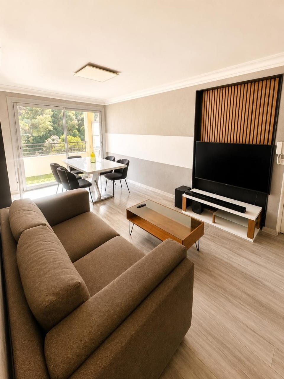 Charming, quiet two-bedroom apartment, parking, and beautiful view Apartment in Nice