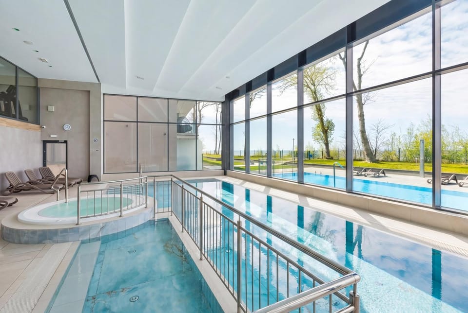 Pool view, Swimming pool, sunbed