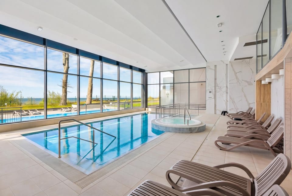 Pool view, Swimming pool, sunbed