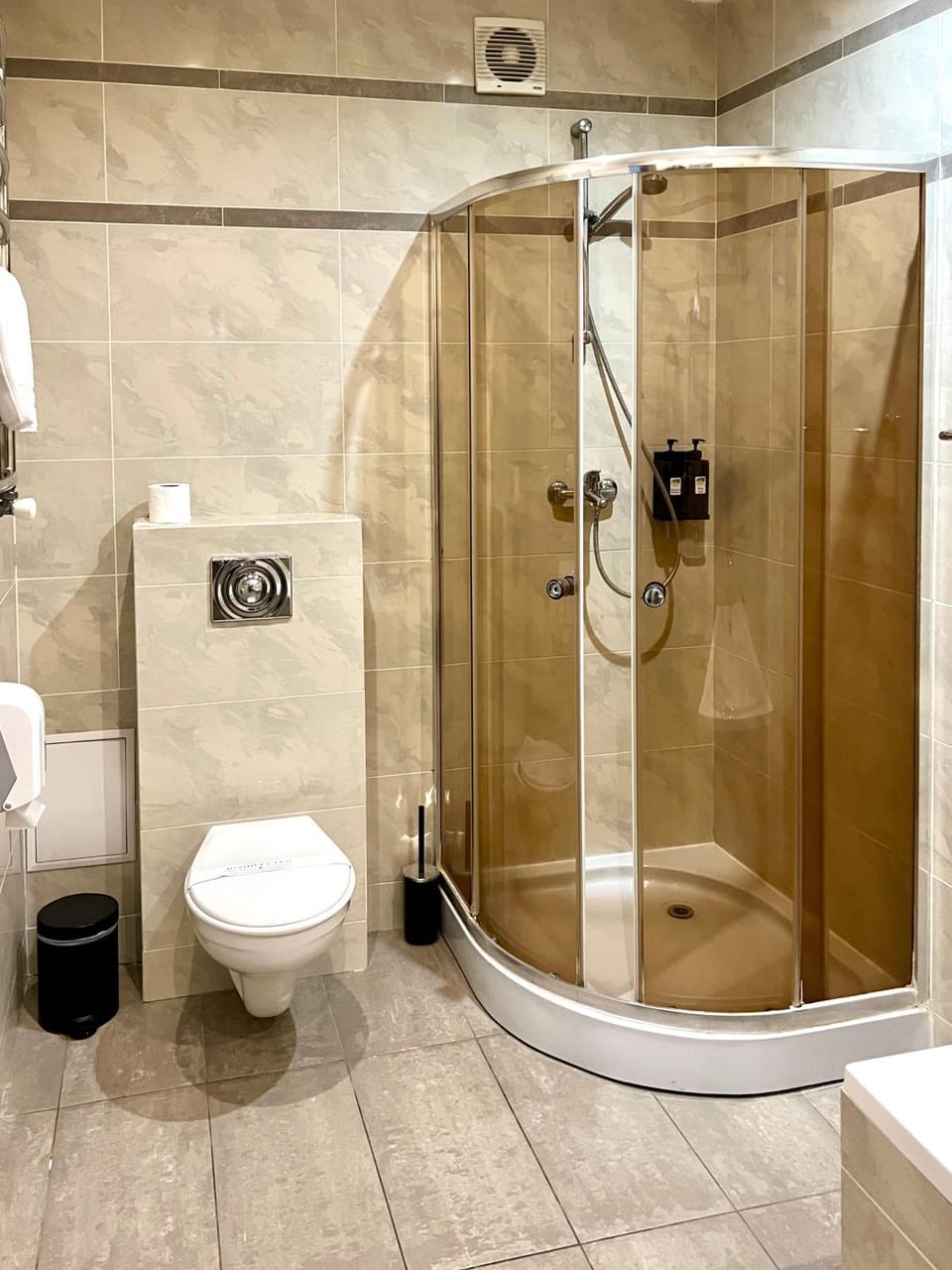 Shower, Toilet, towels
