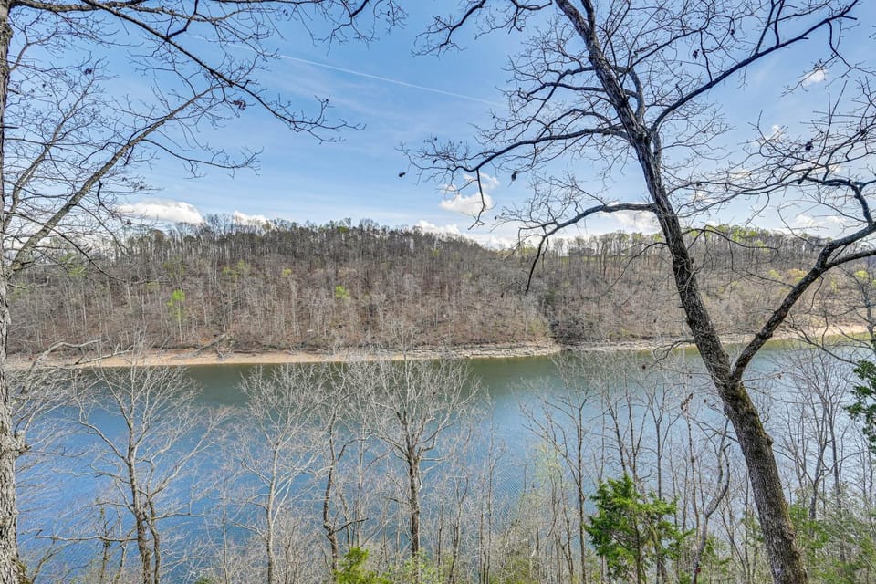 Fun w/ Family! Lakefront Gem in Jamestown House in Lake Cumberland