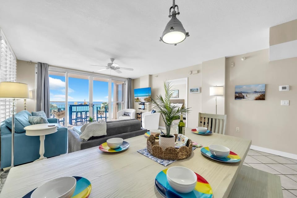 Day, TV and multimedia, View (from property/room), Balcony/Terrace, Living room, Seating area, Dining area, Sea view, furniture