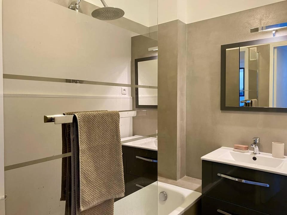 Cannes centre ville - 2P rénové, balcon Apartment in Cannes